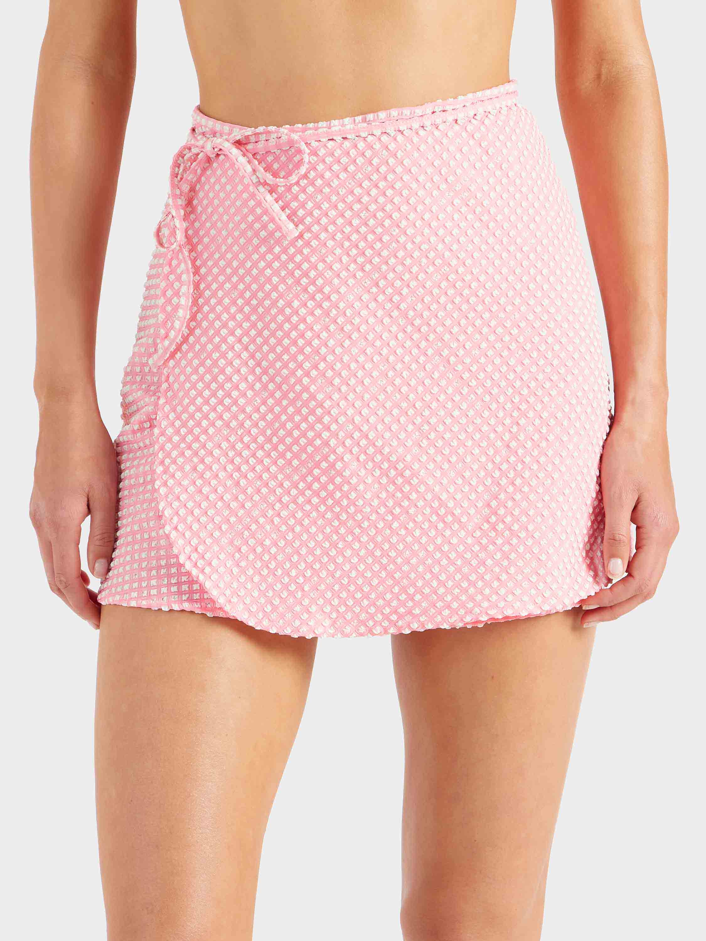 Gingham Seersucker Short Sarong - Milkshake Gingham