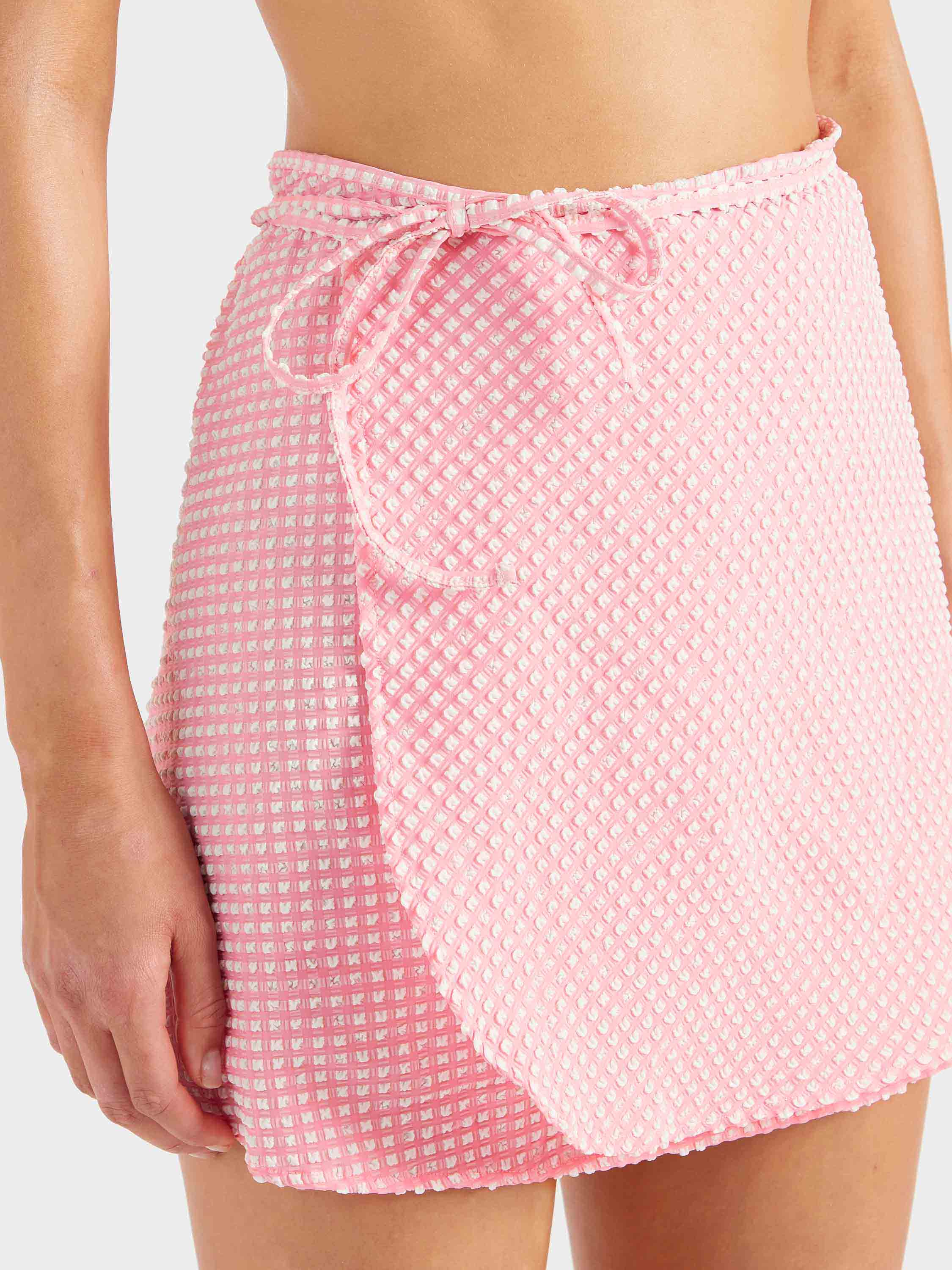 Gingham Seersucker Short Sarong - Milkshake Gingham