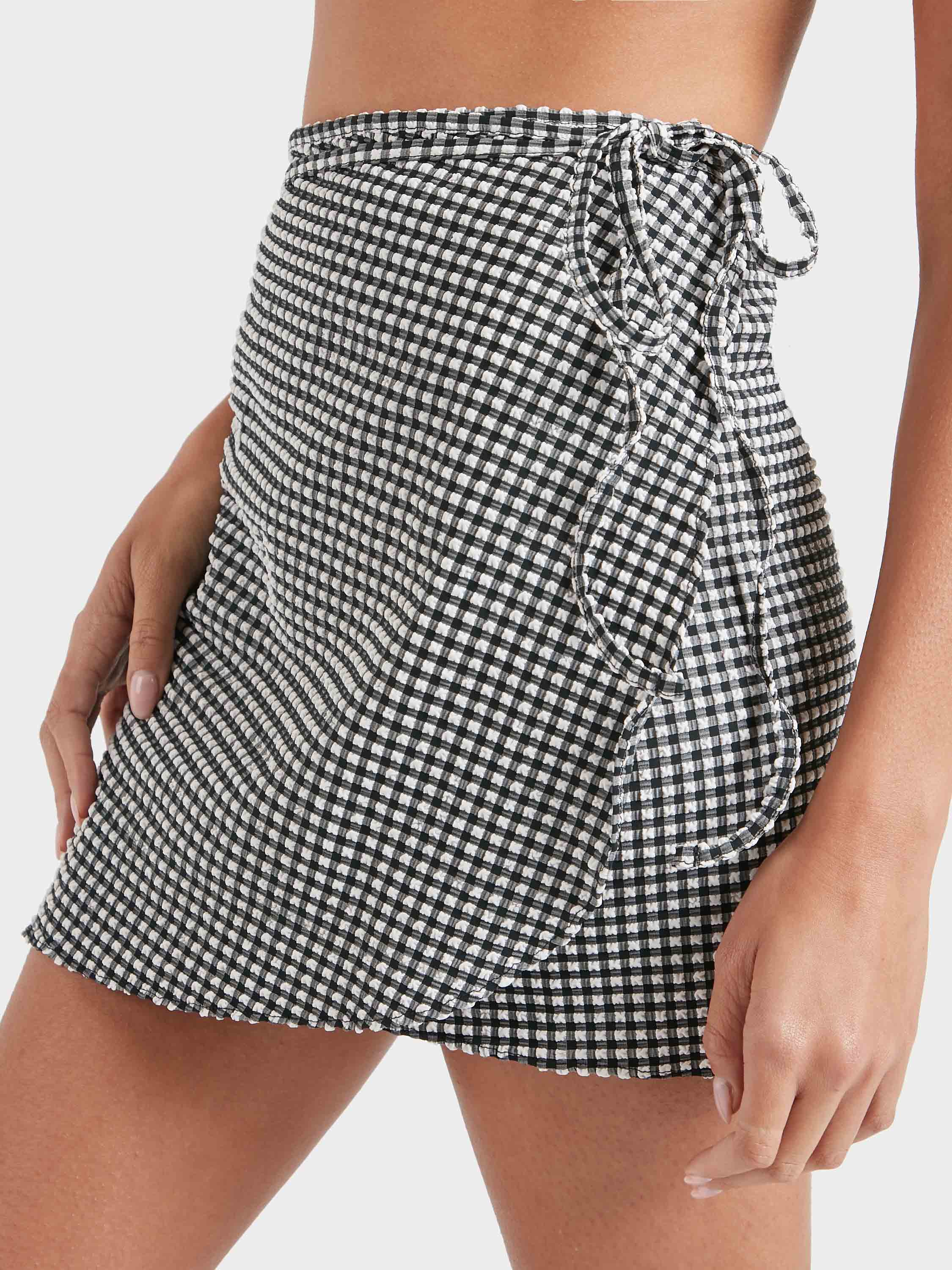 Gingham Seersucker Short Sarong - Black Gingham